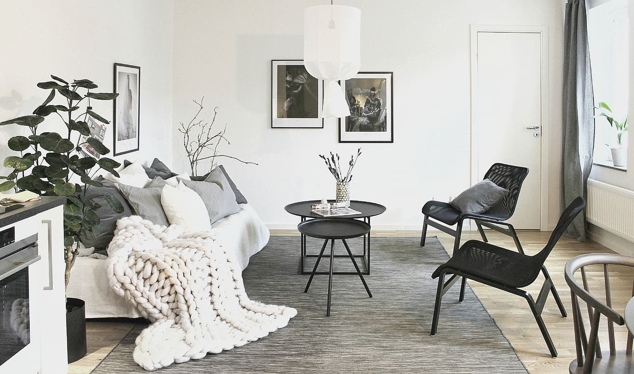 Ein-durch-Home-Staging-aufgewertetes-Wohnzimmer